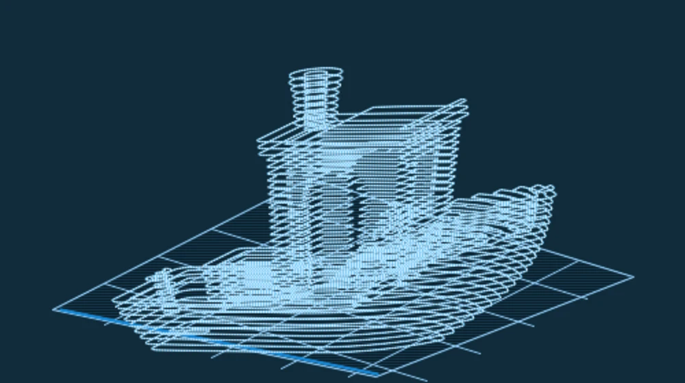 Model demonstracyjny 3DBenchy podzielony na poziome warstwy slicera na stole roboczym